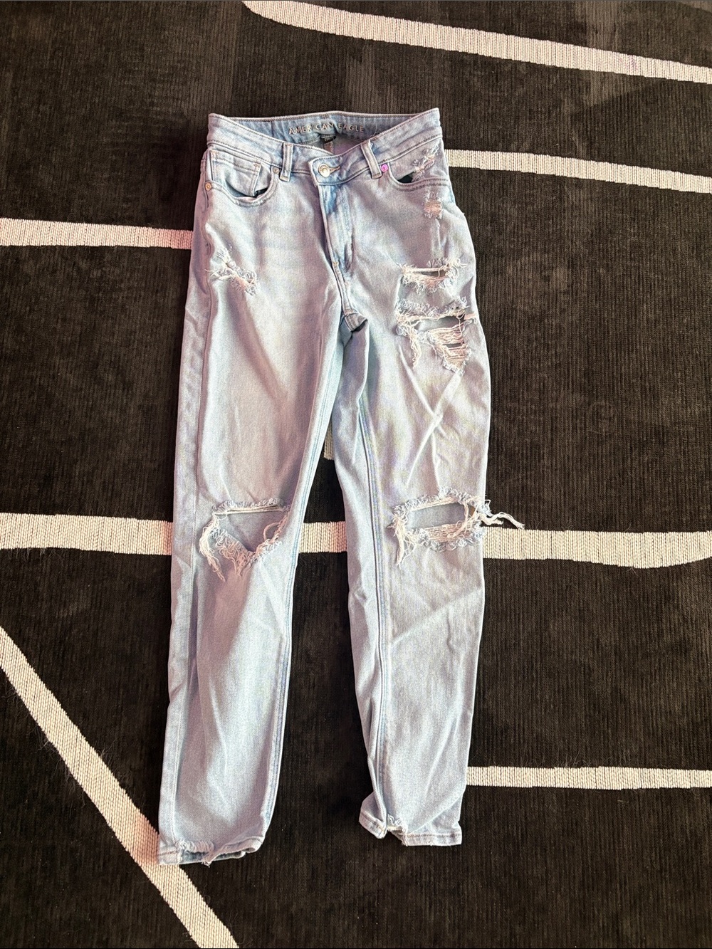 American Eagle Light Blue Distressed Women’s Jeans